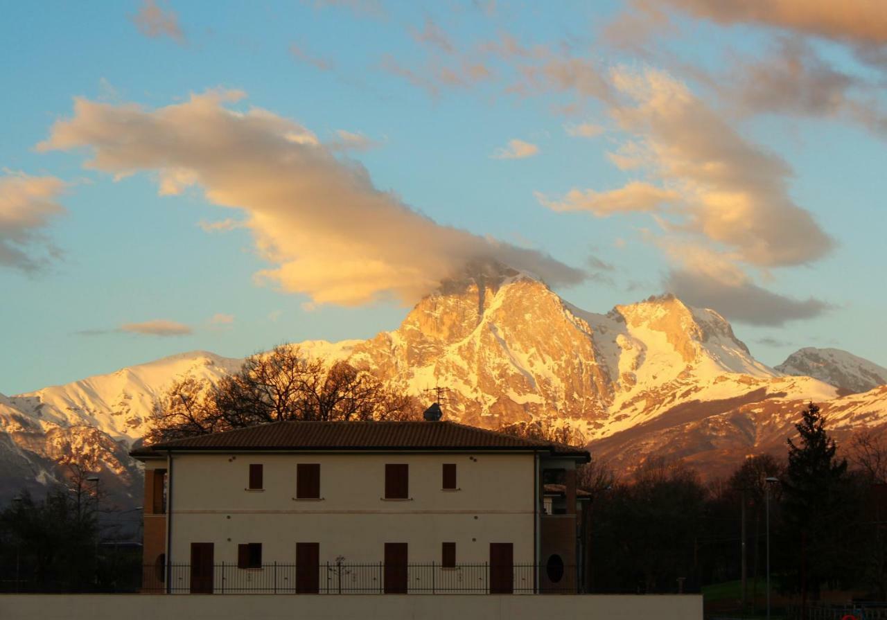 Residence Stella Del Gran Sasso Colledara エクステリア 写真